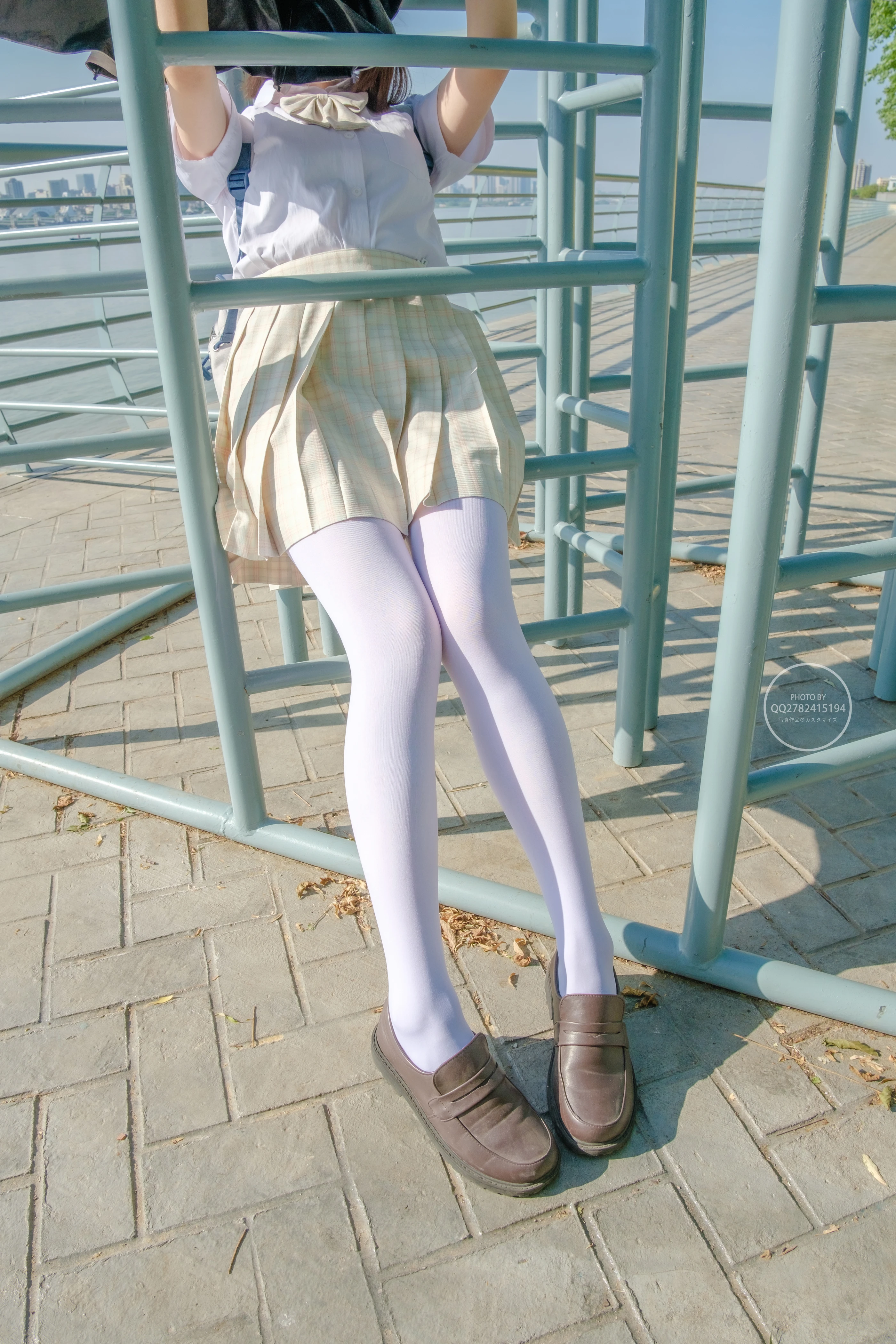 森萝财团 有料 NO.040 海边JK制服白丝 [95P]插图2